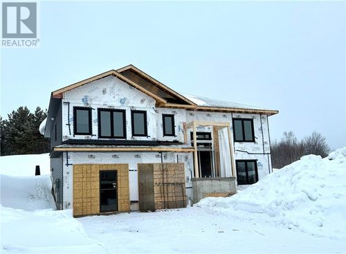 96 Westport St, Sudbury, ON, P3B0G2 | Card Image