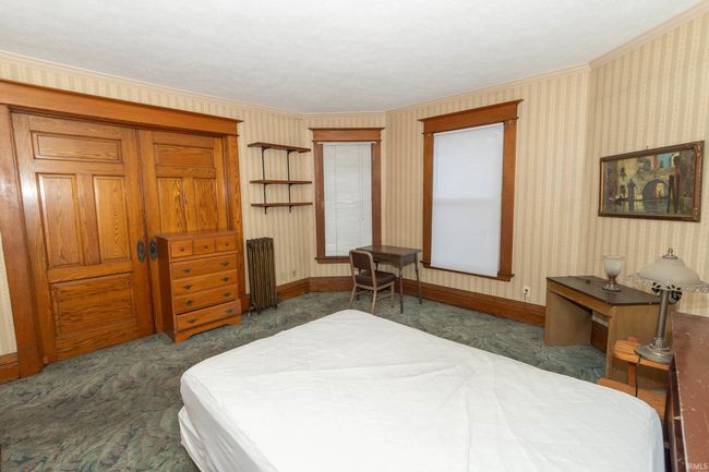 301 W Jackson Blvd, Home with 6 bedrooms, 3 bathrooms and null parking in Elkhart IN | Image 11