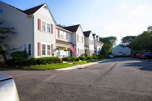 78 Stratford Grn, Farmingdale, NY, 11735-2549 | Card Image