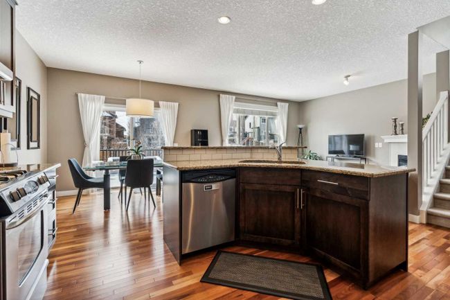 67 Tremblant Way Sw, Home with 3 bedrooms, 2 bathrooms and 2 parking in Calgary AB | Image 5
