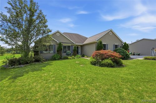 4922 Beach Ridge Rd, Lockport, NY, 14094-9642 | Card Image