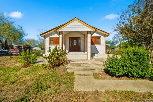 406 N Rancho Rd, Nixon, TX, 78140-2313 | Card Image