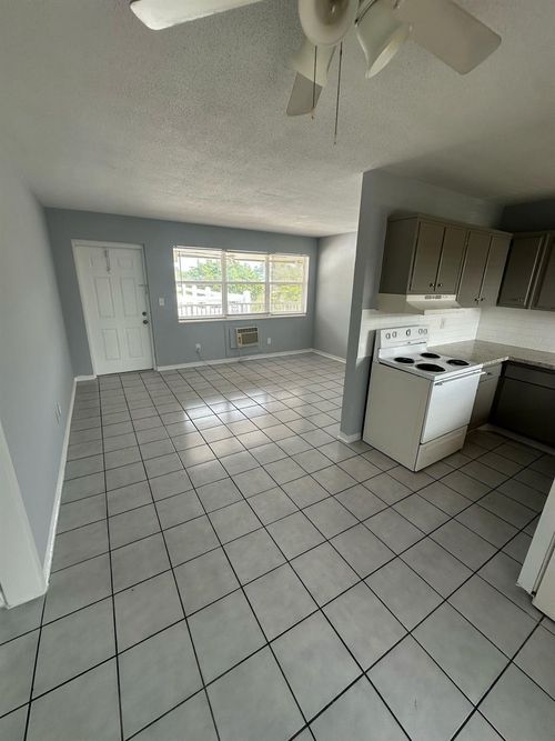 5-2917 Middle River Dr, Wilton Manors, FL, 33306-1452 | Card Image
