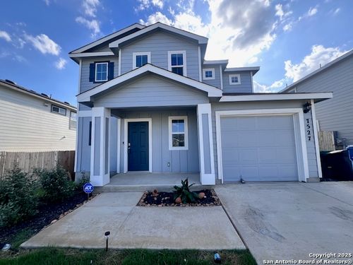 7527 Capella Cir, San Antonio, TX, 78252-4737 | Card Image