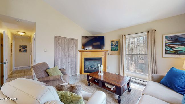 Living Room | Image 16