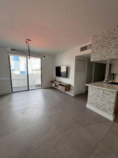 505-36 Nw 6th Ave, Miami, FL, 33128-1553 | Card Image