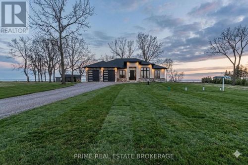 9 Black Walnut Drive, Norfolk, ON, N0E1P0 | Card Image