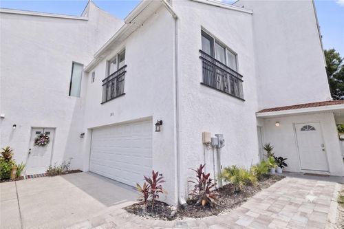 9415 Citrus Glen Pl, TAMPA, FL, 33618-4027 | Card Image