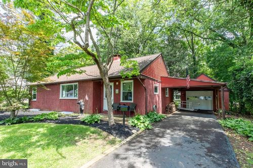 1042 Thrush Ln, Norristown, PA, 19403-2220 | Card Image