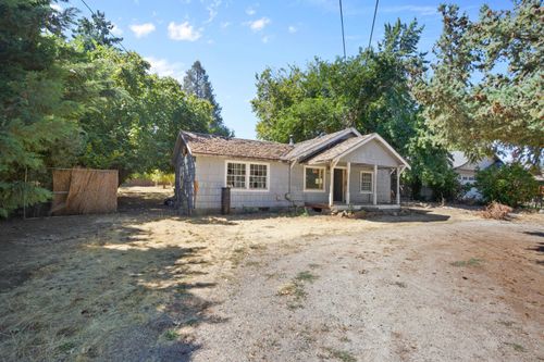 na-2011 Camp Baker Rd, Medford, OR, 97501-9326 | Card Image
