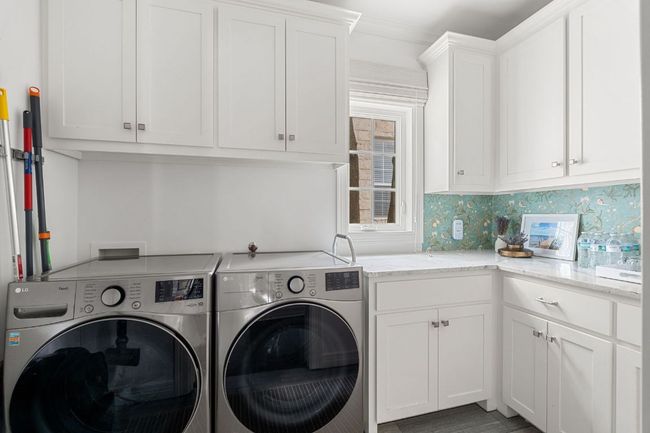 1711 Mohle Dr, House other with 5 bedrooms, 5 bathrooms and 3 parking in Austin TX | Image 24