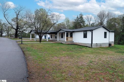 136 Moore St, Wellford, SC, 29385-9632 | Card Image