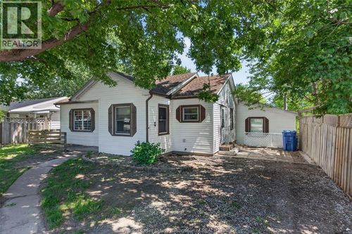 370 County Rd 34, Essex, ON, N8M2X5 | Card Image