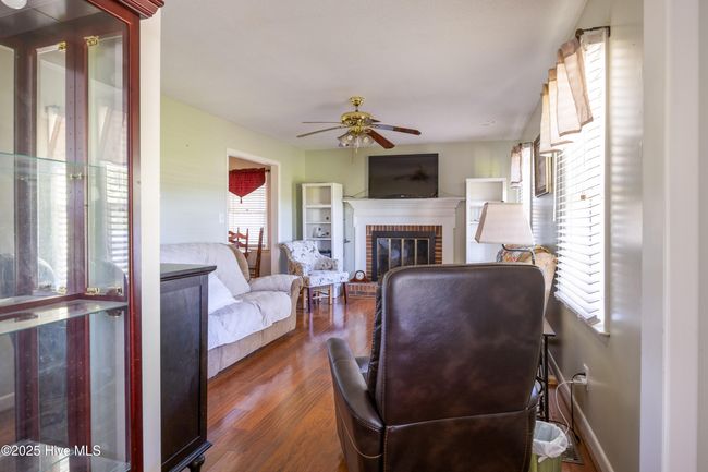 6733 Newon Grove Highway, House other with 3 bedrooms, 2 bathrooms and null parking in Newton Grove NC | Image 6