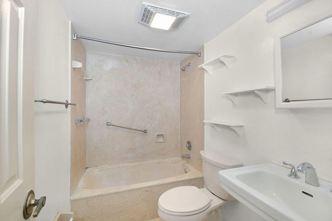 APT-201B - 162 Se Saint Lucie Blvd, Condo with 3 bedrooms, 2 bathrooms and null parking in Stuart FL | Image 19