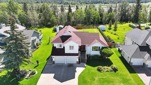 1013 2 St Ne, Sundre, AB, T0M1X0 | Card Image