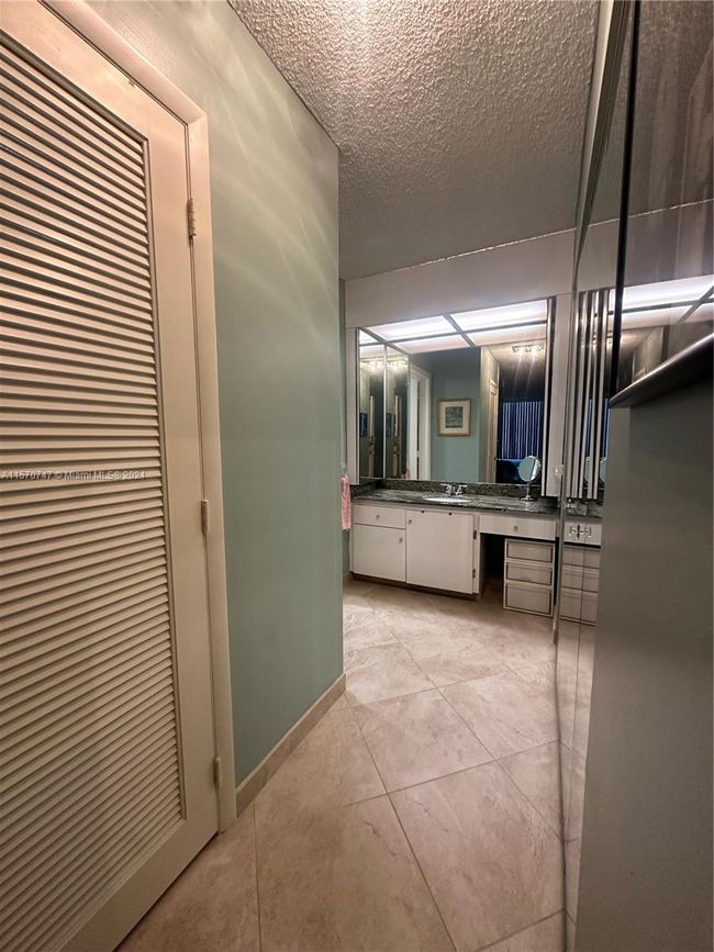 1718 - 3800 S Ocean Dr, Condo with 2 bedrooms, 2 bathrooms and null parking in Hollywood FL | Image 32