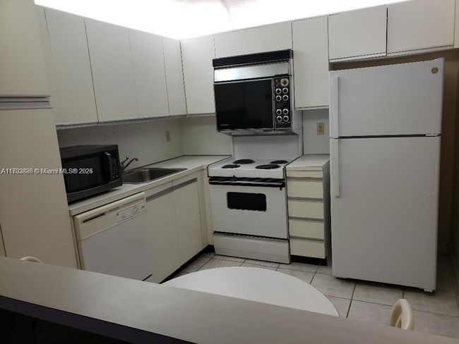 APT-1906 - 2301 S Ocean Dr, Condo with 1 bedrooms, 2 bathrooms and null parking in Hollywood FL | Image 10