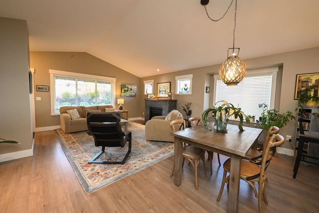6251 Oracle Rd, House other with 3 bedrooms, 2 bathrooms and null parking in Sechelt BC | Image 7