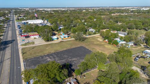 784 W Court St, Seguin, TX, 78155-5449 | Card Image