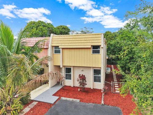 7911 9th St, North Lauderdale, FL, 33068-2124 | Card Image