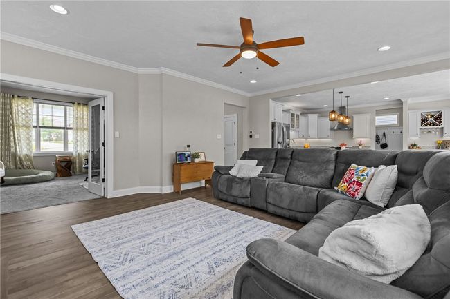582 Forest Oaks Trl, House other with 4 bedrooms, 3 bathrooms and 2 parking in North Huntingdon PA | Image 6