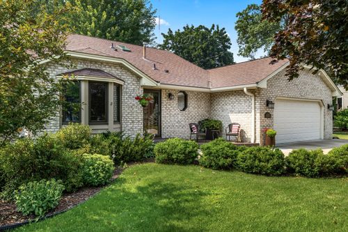 480 Suzanne Ave, Shoreview, MN, 55126-2340 | Card Image