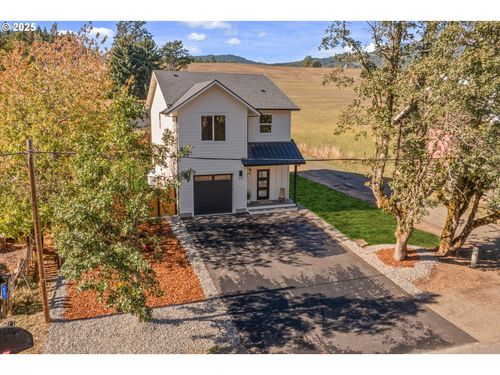 219 N Main Ave, White Salmon, WA, 98672-1150 | Card Image