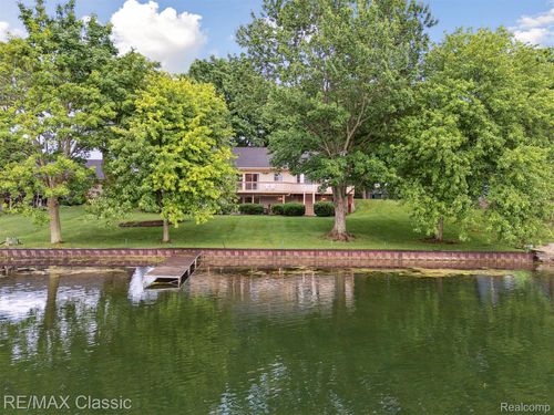 3925 Taggett Lake Dr, Highland, MI, 48357-2621 | Card Image