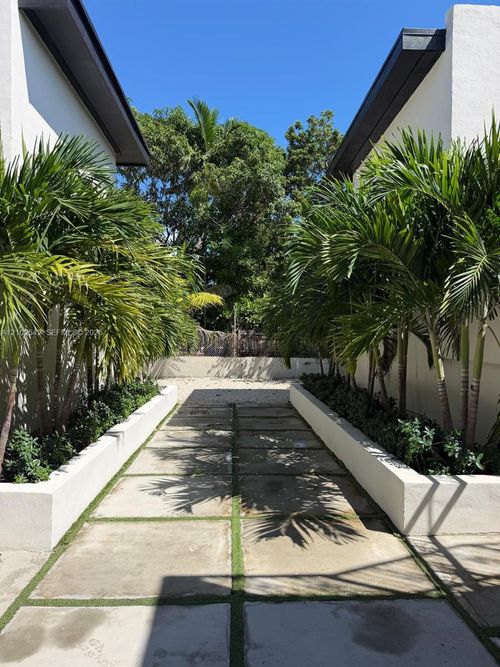 2-7521 Ne 2nd Ct, Miami, FL, 33138-4958 | Card Image