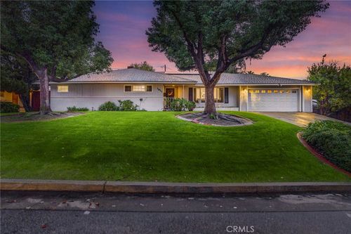 1811 Country Club Dr, Bakersfield, CA, 93306-3807 | Card Image