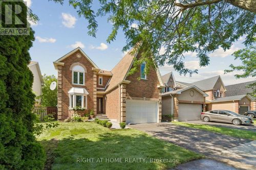 16 Ian Fleming Cres, Whitby, ON, L1R2E2 | Card Image