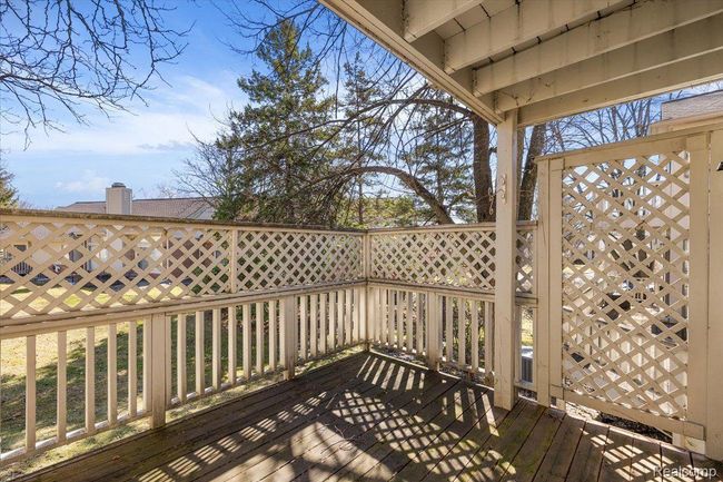6906 Pebblecreek Woods Dr, Condo with 3 bedrooms, 3 bathrooms and null parking in West Bloomfield MI | Image 4