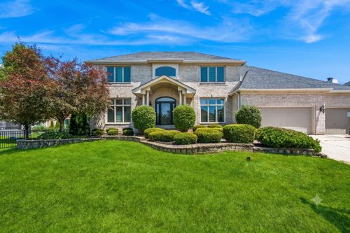 2207 Leverenz Rd, Naperville, IL, 60564-8525 | Card Image