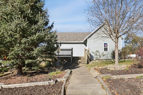 300 Center St, Searsboro, IA, 50242-7515 | Card Image