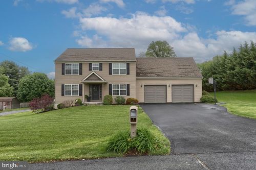 2 Freys Rd, ELIZABETHTOWN, PA, 17022-1105 | Card Image