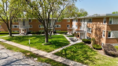 6910 W 109th St, Worth, IL, 60482-1489 | Card Image