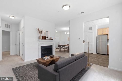 4210-c-4210 Mozart Brigade Ln, FAIRFAX, VA, 22033-3906 | Card Image
