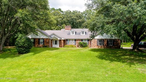 211 Traceway Dr, Natchez, MS, 39120-9225 | Card Image
