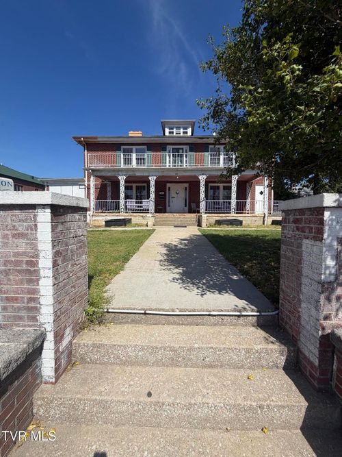 221 Main Street, Marion, VA, 24354 | Card Image