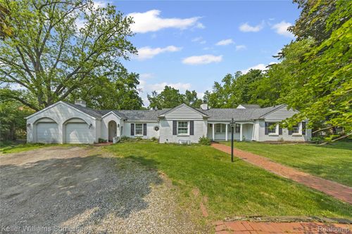 21700 13 Mile Rd, Beverly Hills, MI, 48025-4806 | Card Image