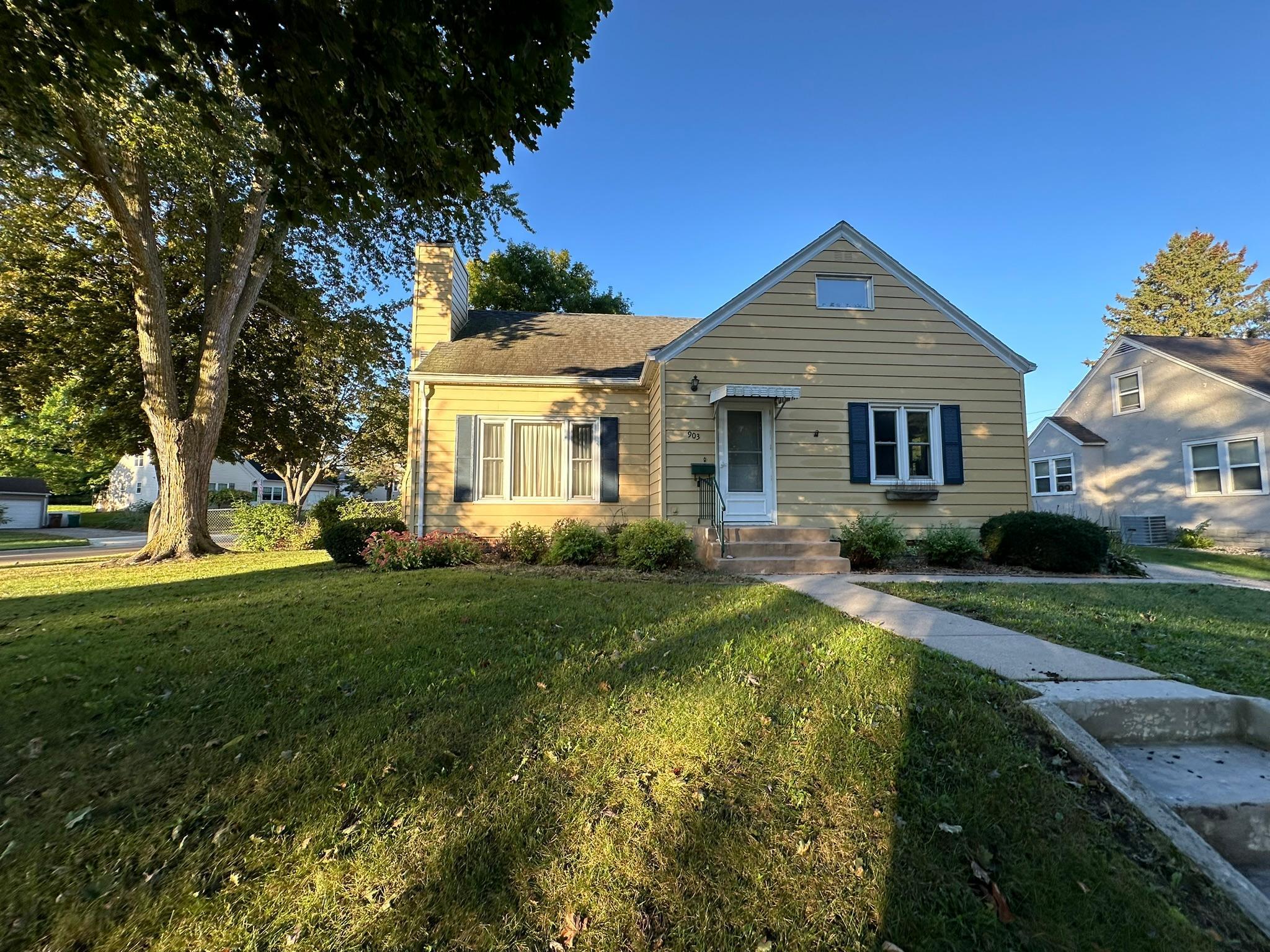 Valley Ave, Albert Lea, MN 56007