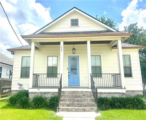 1807 Center St, Arabi, LA, 70032-1710 | Card Image