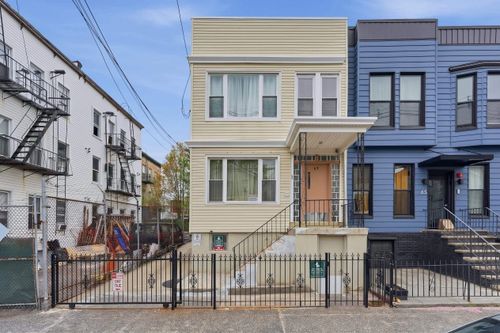 63 Thorne St, Jersey City, NJ, 07307-3522 | Card Image