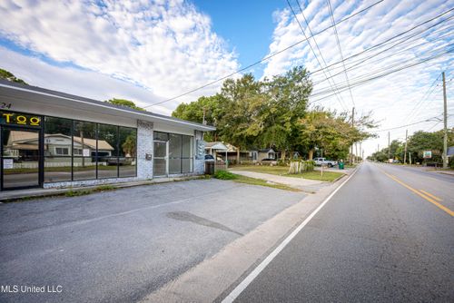 2122 Ingalls Ave, Pascagoula, MS, 39567-5844 | Card Image