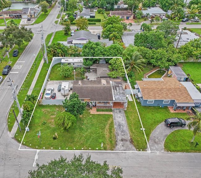 6800 Sw 26 Th St, House other with 2 bedrooms, 3 bathrooms and null parking in Miramar FL | Image 25