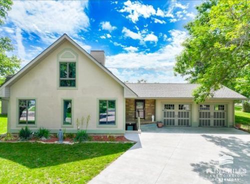 300 W Durink St, Saint Marys, KS, 66536-1417 | Card Image