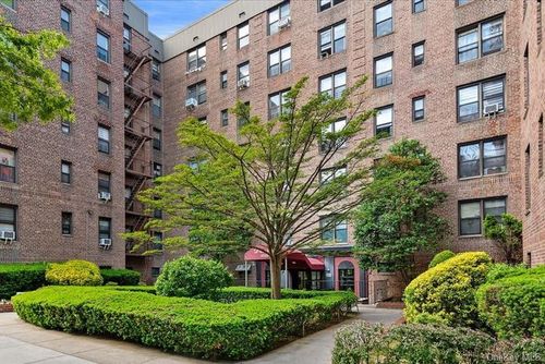 1j-83-25 98th St, Woodhaven, NY, 11421-8416 | Card Image