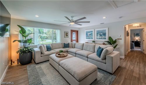 1385 Wisconsin Dr, NAPLES, FL, 34103-8802 | Card Image