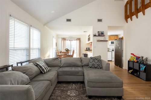 205 Haddon Hollow Ct, Middle Island, NY, 11953-1615 | Card Image